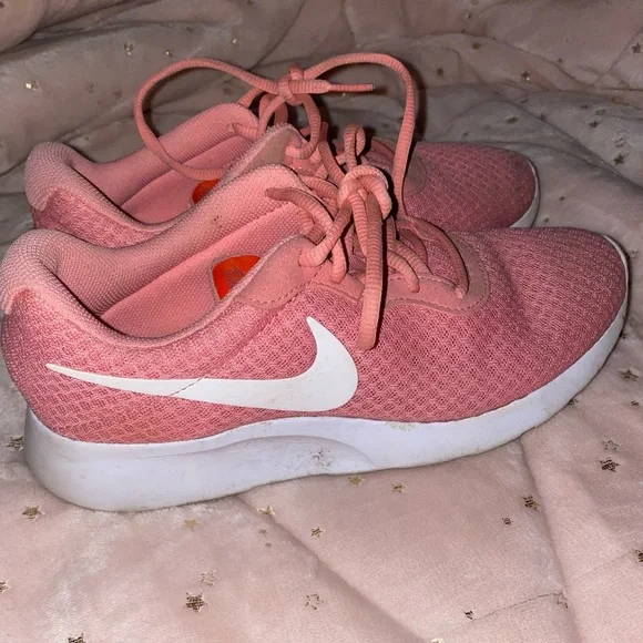 Nike shoes - Picture 3 of 3